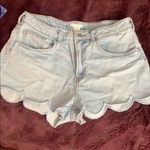 High-Waisted Shorts with Petal Bottoms